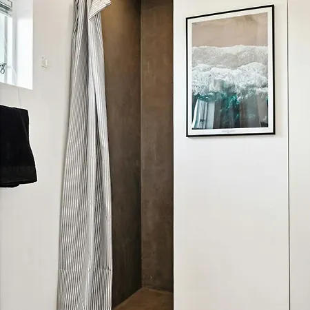 Minimalist Coziness By The Wild North Sea * הרבור