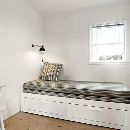 Minimalist Coziness By The Wild North Sea בית נופש *